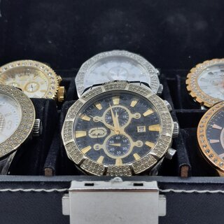 Horlogedoos met 6 horloges Marc Ecko