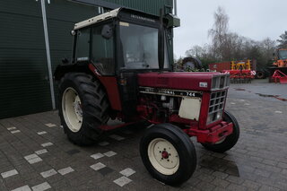 Tractor International, 744