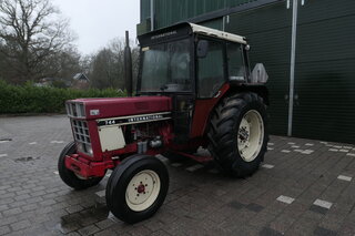 Tractor International, 744
