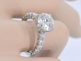 Witgouden ring met een diamant van 2.00 carat