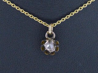 Gouden hanger met diamant