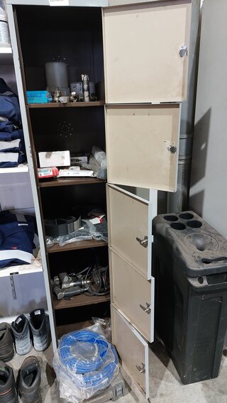 Lockerkast met inhoud
