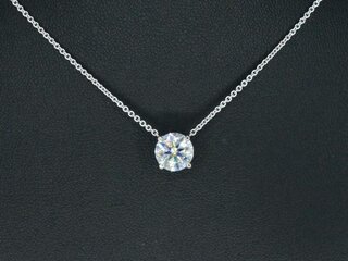 Witgouden halsketting met een briljant diamant van 2.00 carat