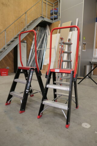 2x Werktrap Altrex, 2x 3 treeds