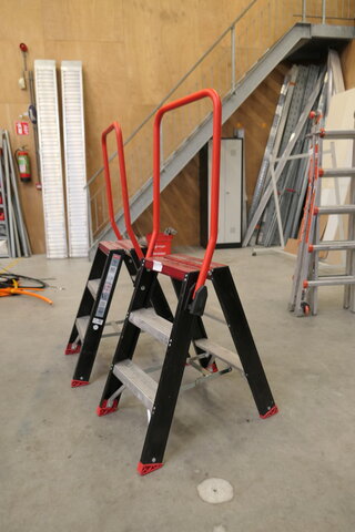 2x Werktrap Altrex, 2x 3 treeds