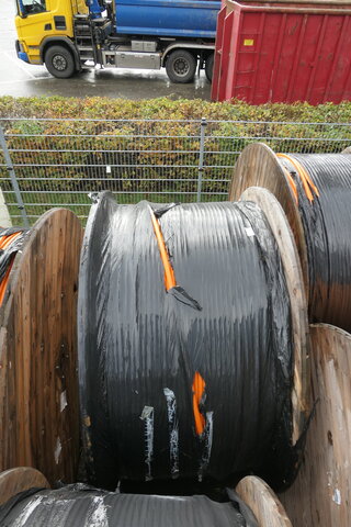6x Kabelhaspel met glasvezel beschermbuis