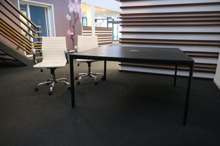 Vergadertafel met 2x bureaustoel