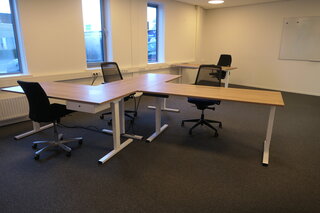 4x Bureau met 4x bureaustoel