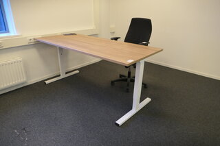4x Bureau met 4x bureaustoel