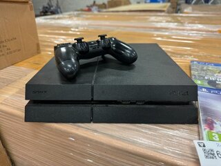 Playstation 4 met 1 controller en 4x spel