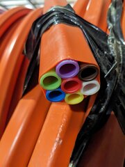 8x rol 750 meter Kabelhaspel met glasvezel beschermbuis Microfocus, Du
