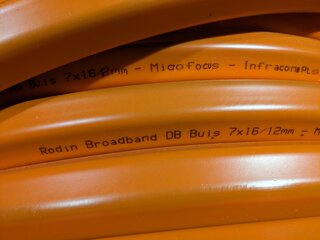 9x rol a 750 meter Kabelhaspel met glasvezel beschermbuis Microfocus,