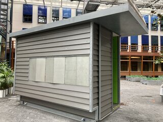 Schuurtje met diverse tafels