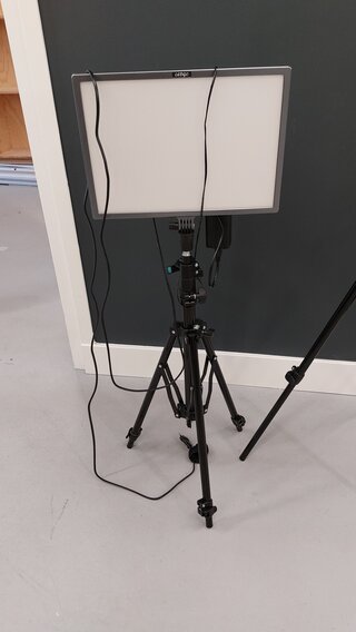 2x Studio LED lamp LEDGO, LG-E268c op statief