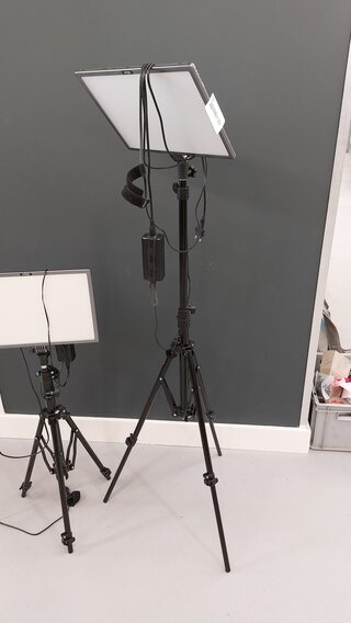 2x Studio LED lamp LEDGO, LG-E268c op statief