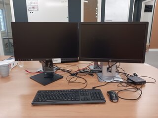 Monitor HP en Iiyama, met dockingstation I-Tec