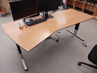 Bureau opstelling met multimedia