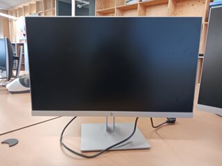 3x Monitor HP E243, met dockingstation USB-C Multi-Stream Technology