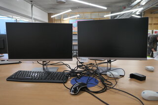 2x Monitor HP E234 – E233