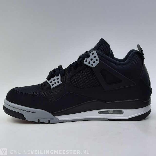 Paar sneakers maat 41 Nike Air Jordan 4 Retro SE DH7138 006
