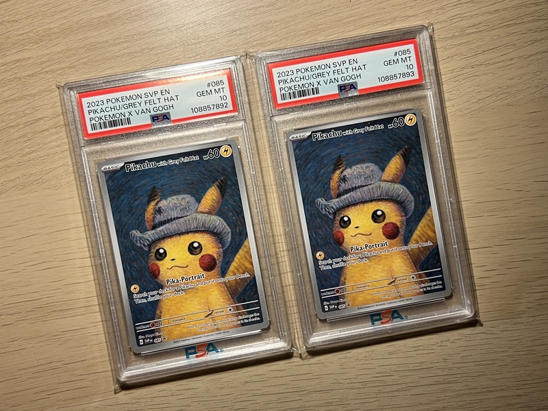 2x Pikachu with gray Felt Hat 085 van Gogh PSA 10 - Pokémon