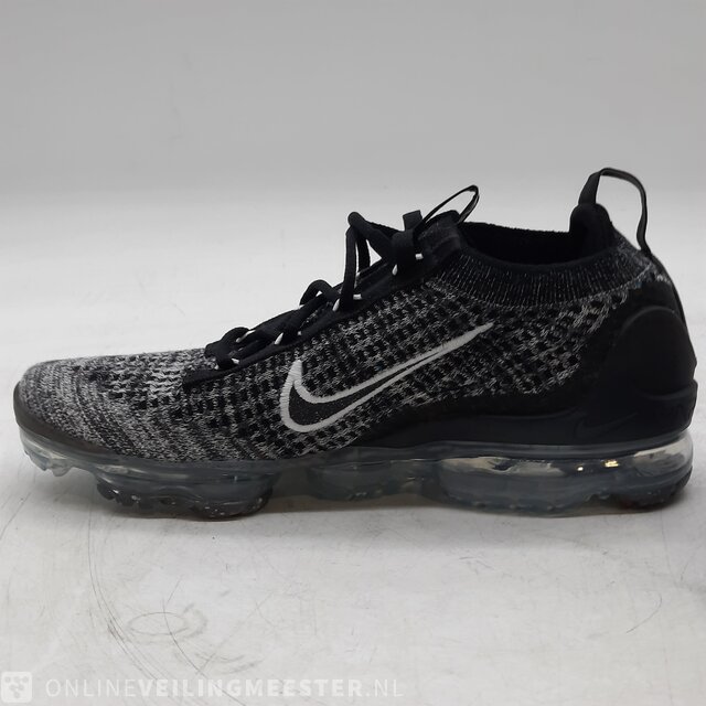 Pair of sneakers size 36 1 2 Nike Vapormax DH4088 001 Onlineauctionmaster