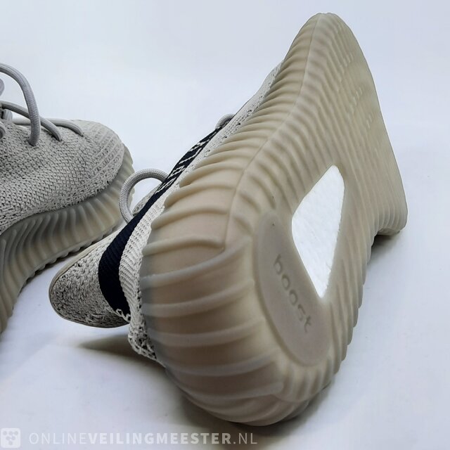 Pair of shoes size 47 1 3 Adidas Yeezy Boost 350 V2 Onlineauctionmaster