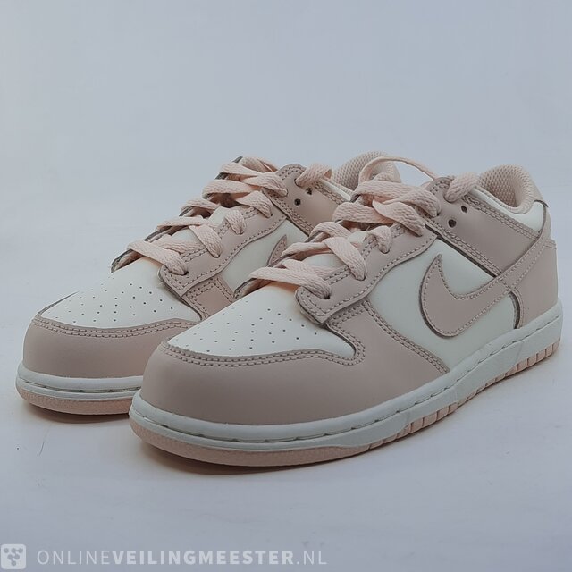Paar kinder sneakers, maat 35 Nike, Dunk Low PS CW1588-101