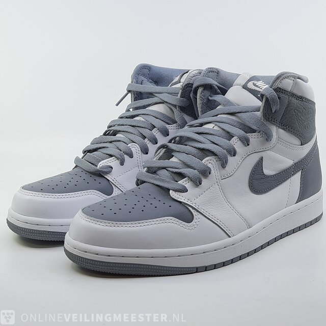 Paar sneakers, maat 42 1/2 Nike, Air Jordan 1 Retro High OG 555088-037 »  Onlineveilingmeester.nl