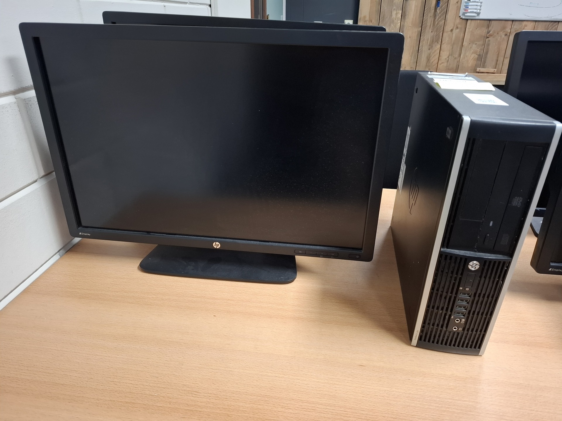 Computer met 2x beeldscherm HP, HP Pro 6300 SFF i5