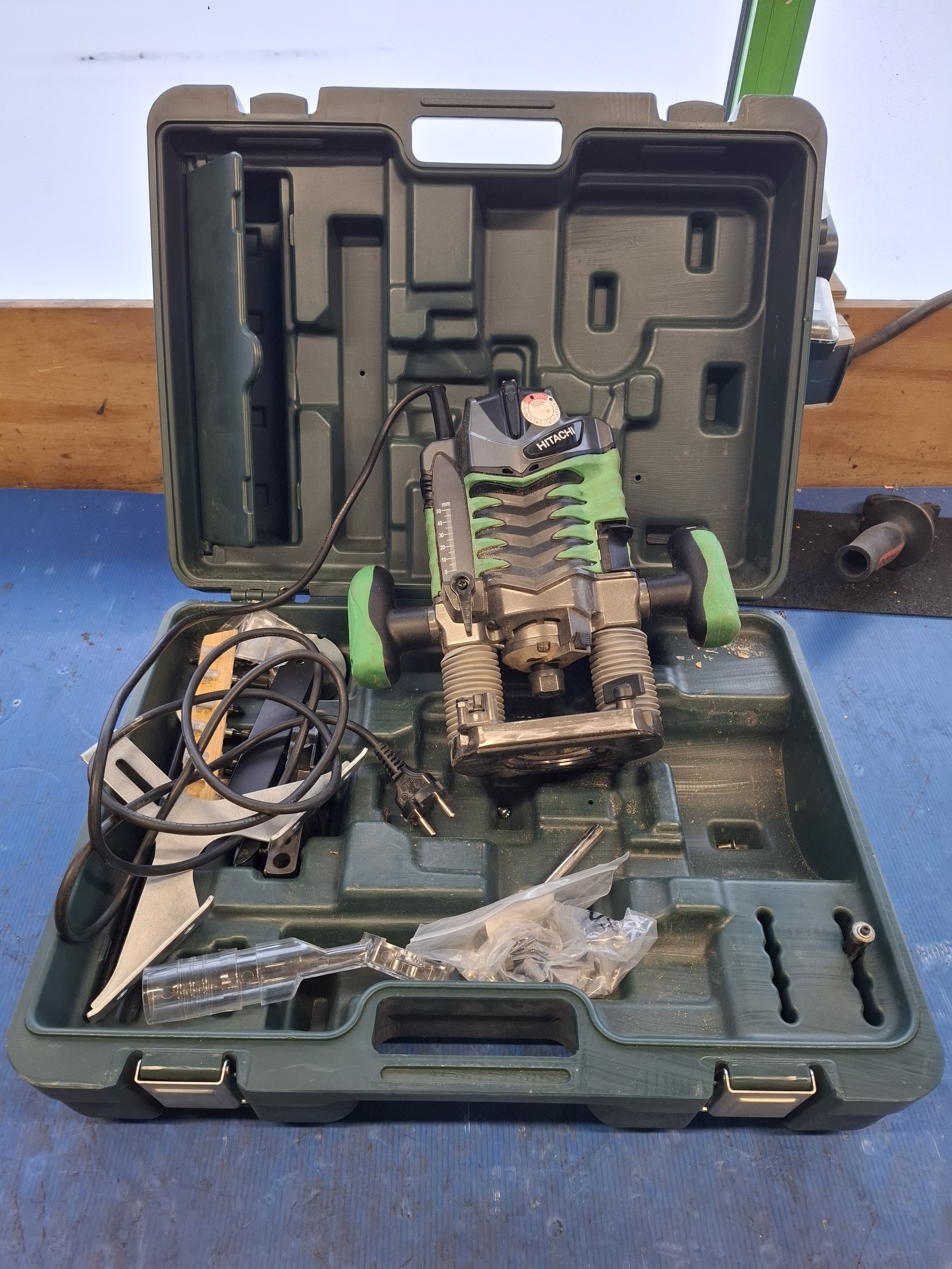 Bovenfrees Hitachi, M8V2, bouwjaar 2014