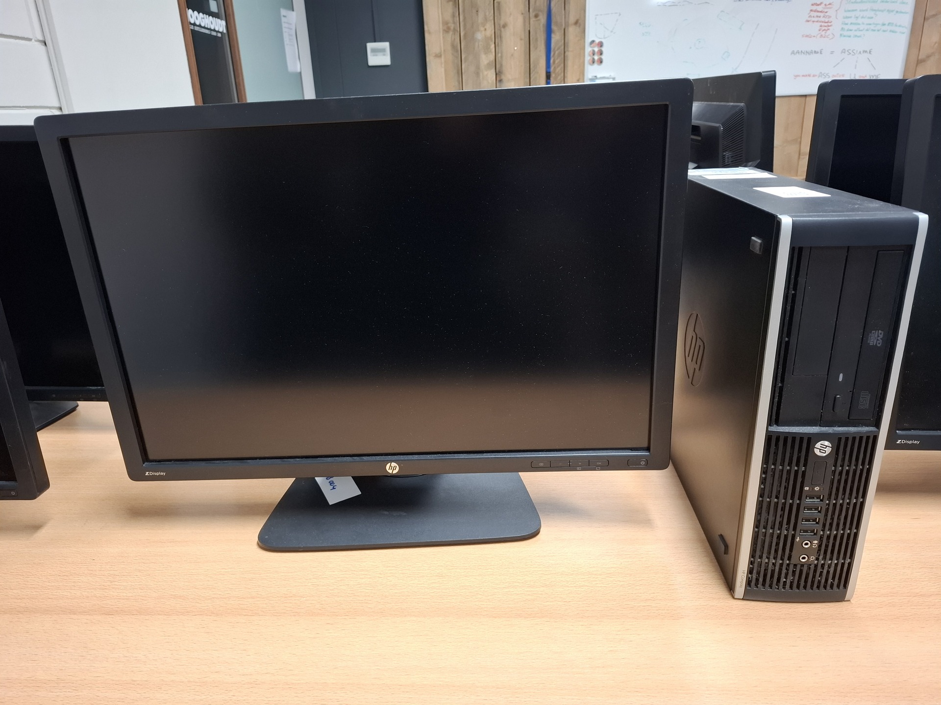 Computer met 2x beeldscherm HP, HP Pro 6300 SFF i5