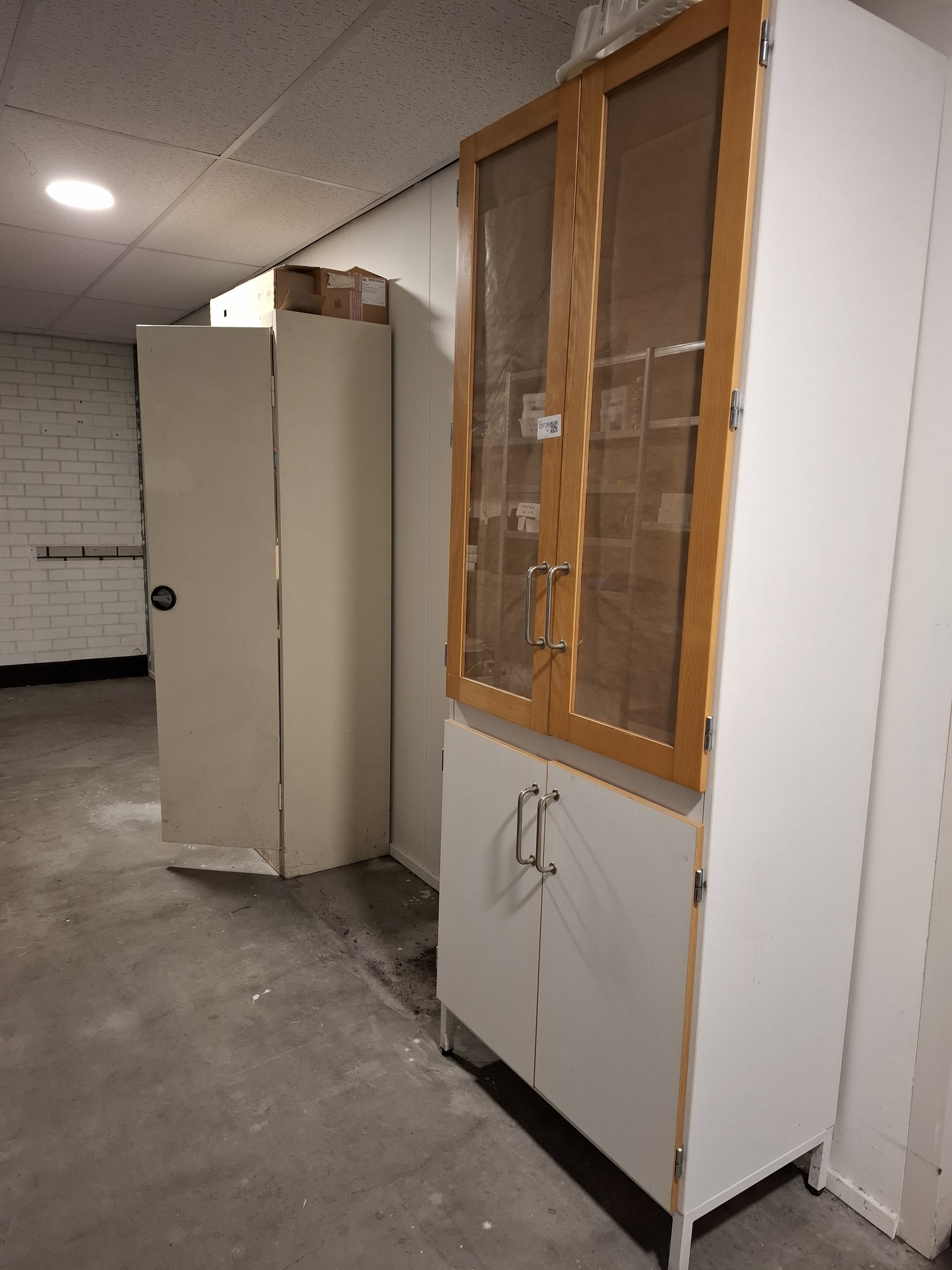 2x Lab kast met kantoorkast