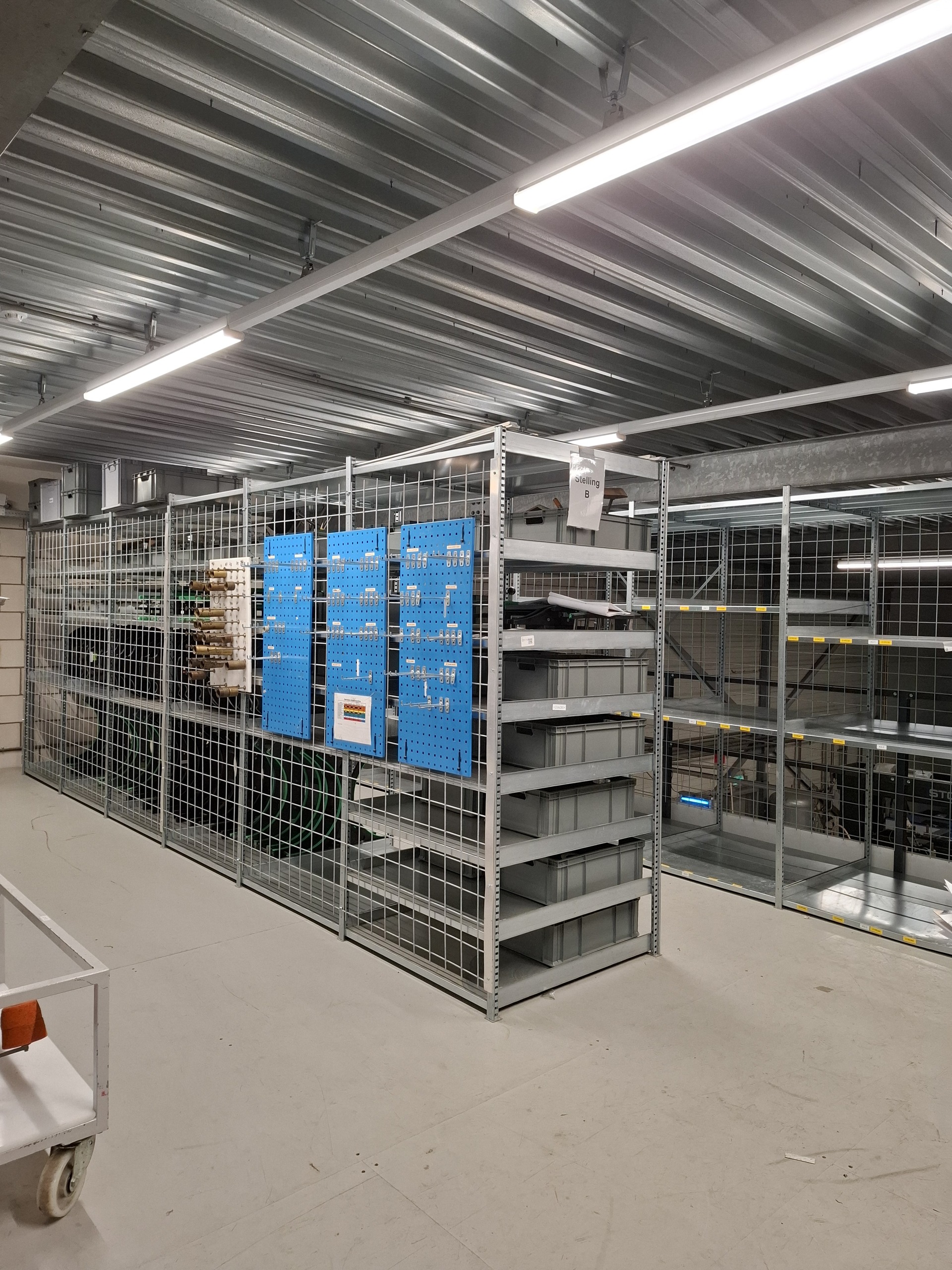 2x Metalen magazijnstelling