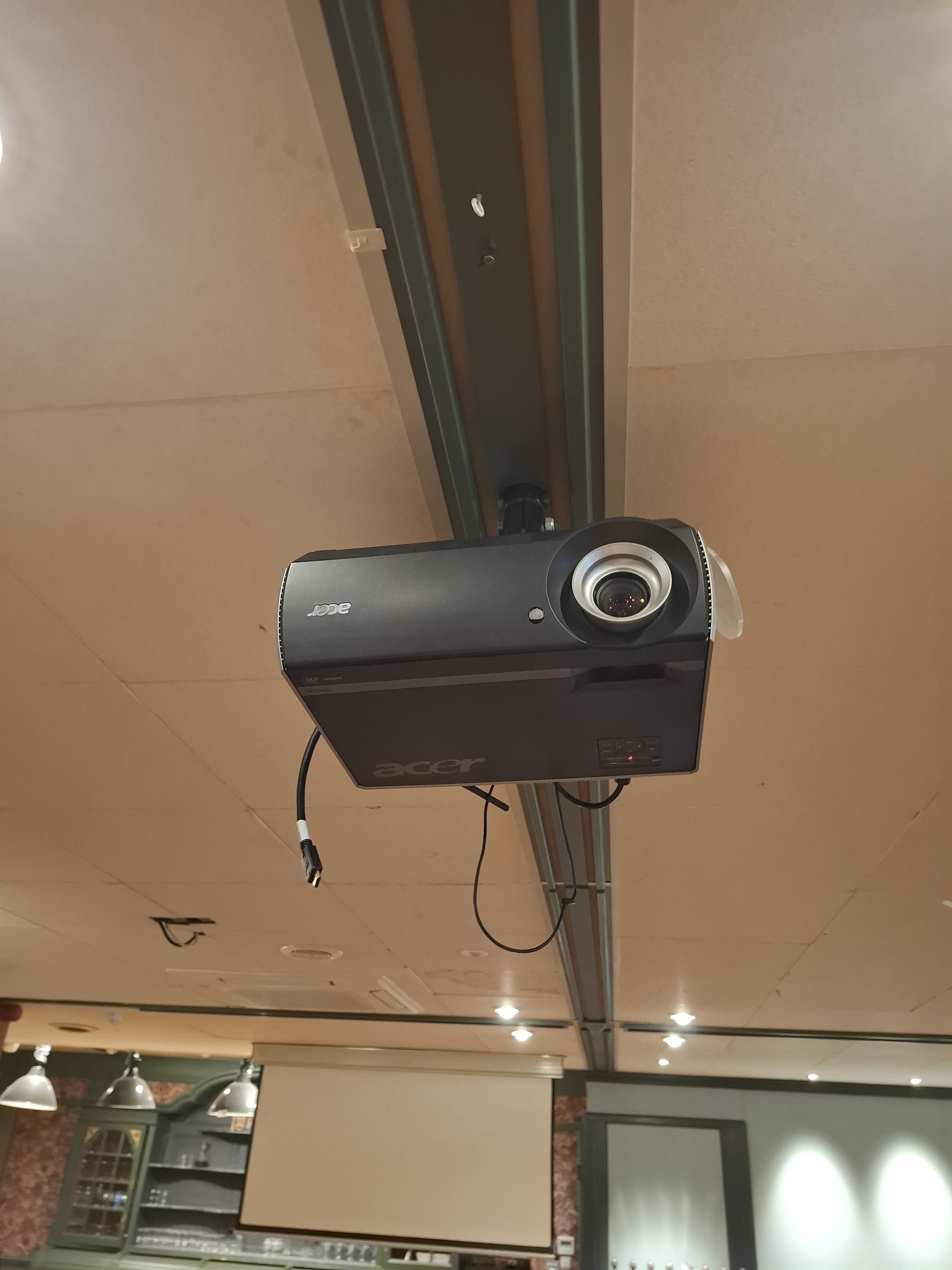 Beamer met 2x scherm, Acer