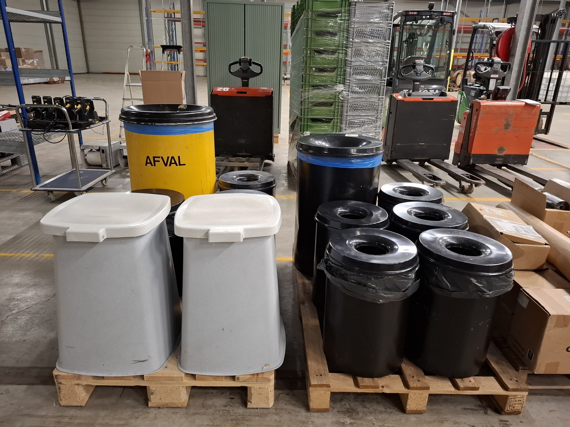 12x Diverse afvalemmers