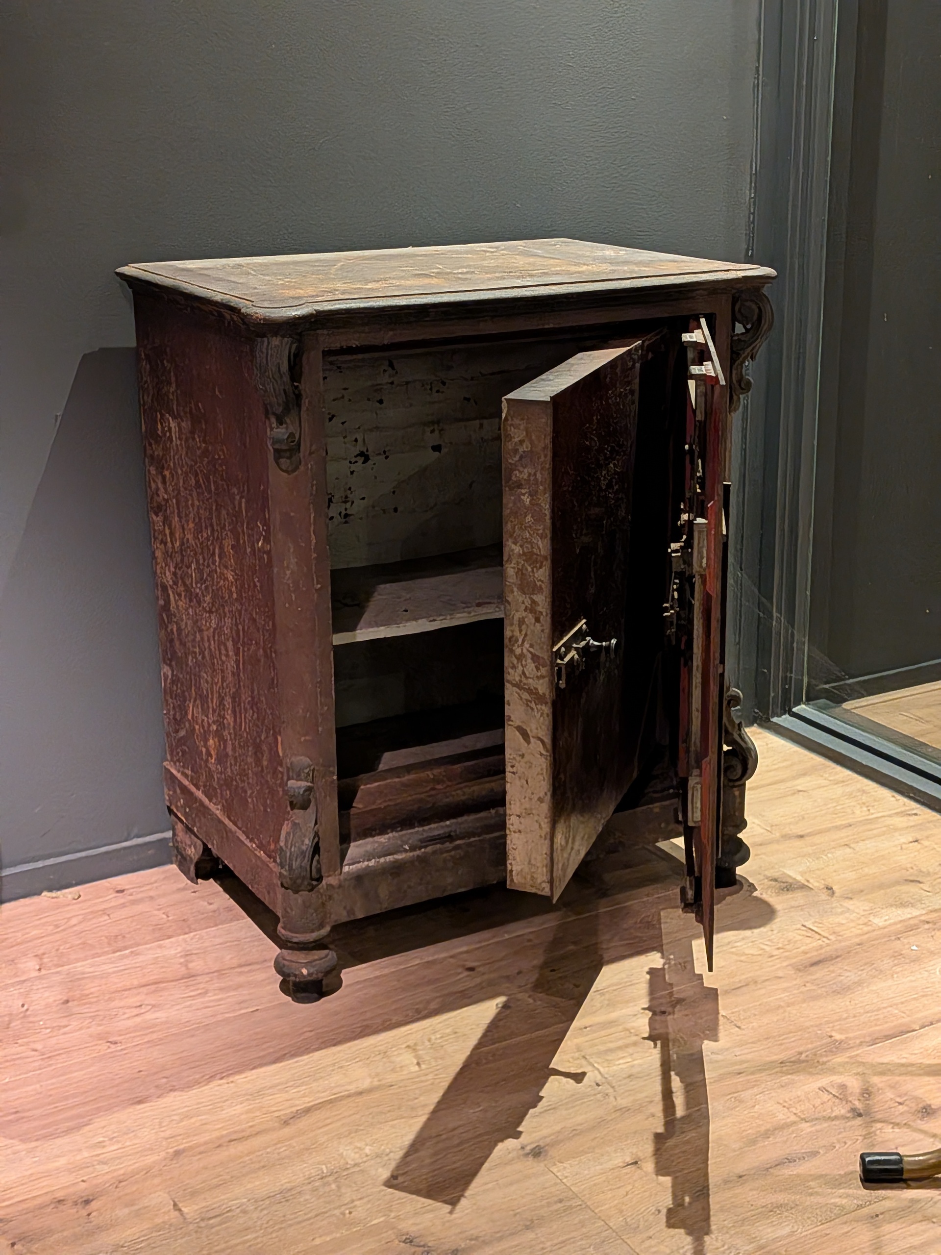 Antieke kluis, S. Bennema Groningen