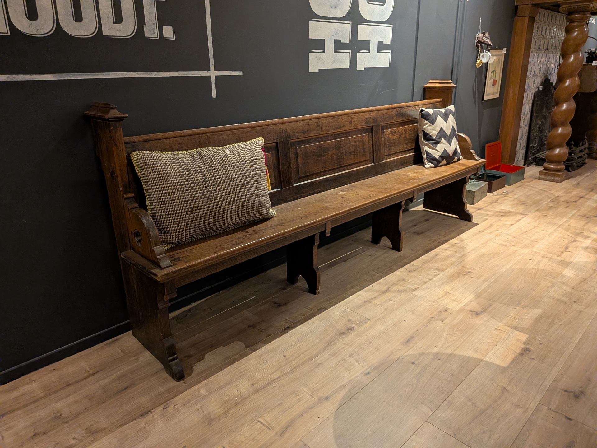 Massief eiken kerkbank