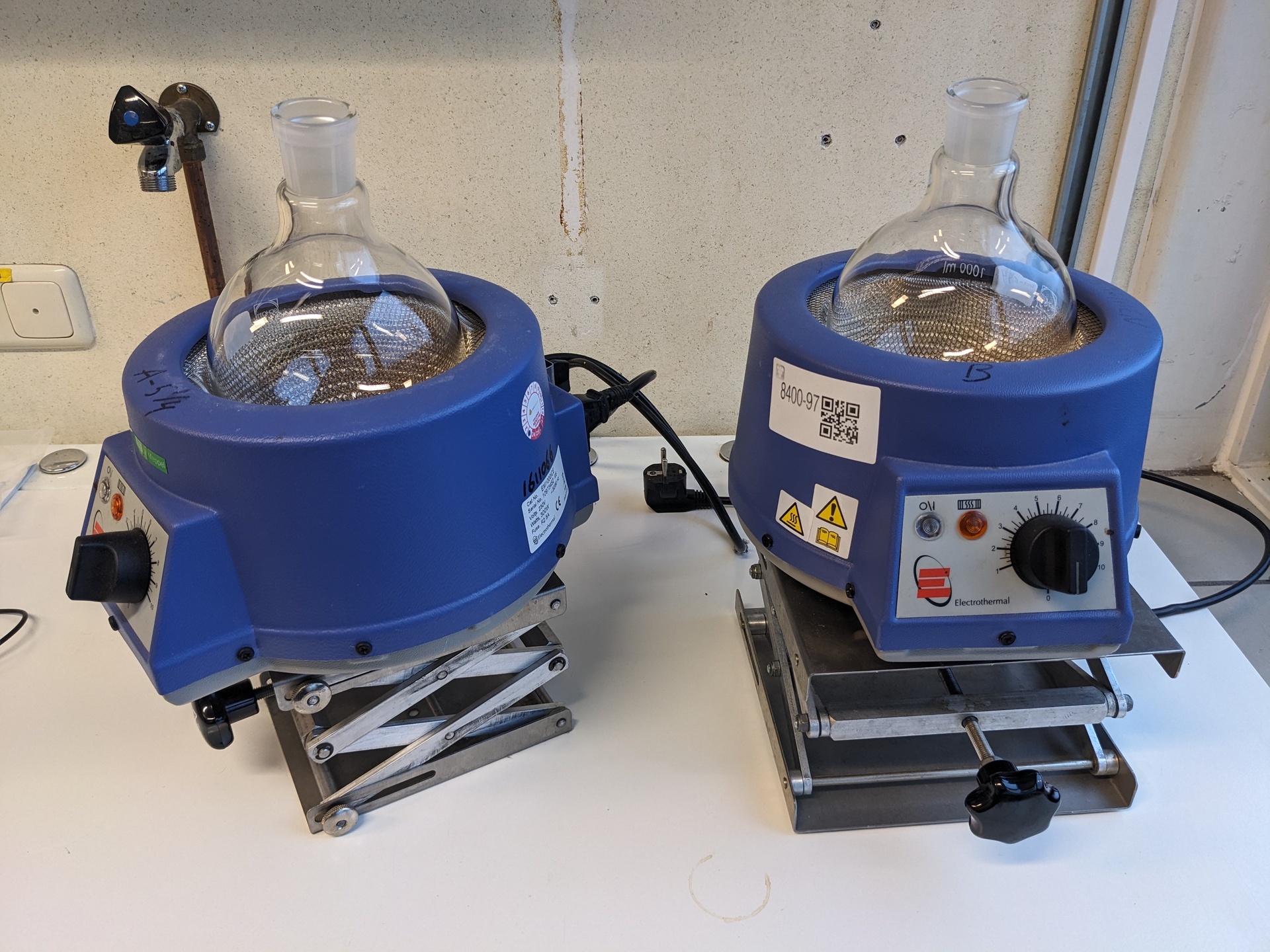 2x Laboratorium kolf verwarmer, Electrothermal, EM1000CE, blauw