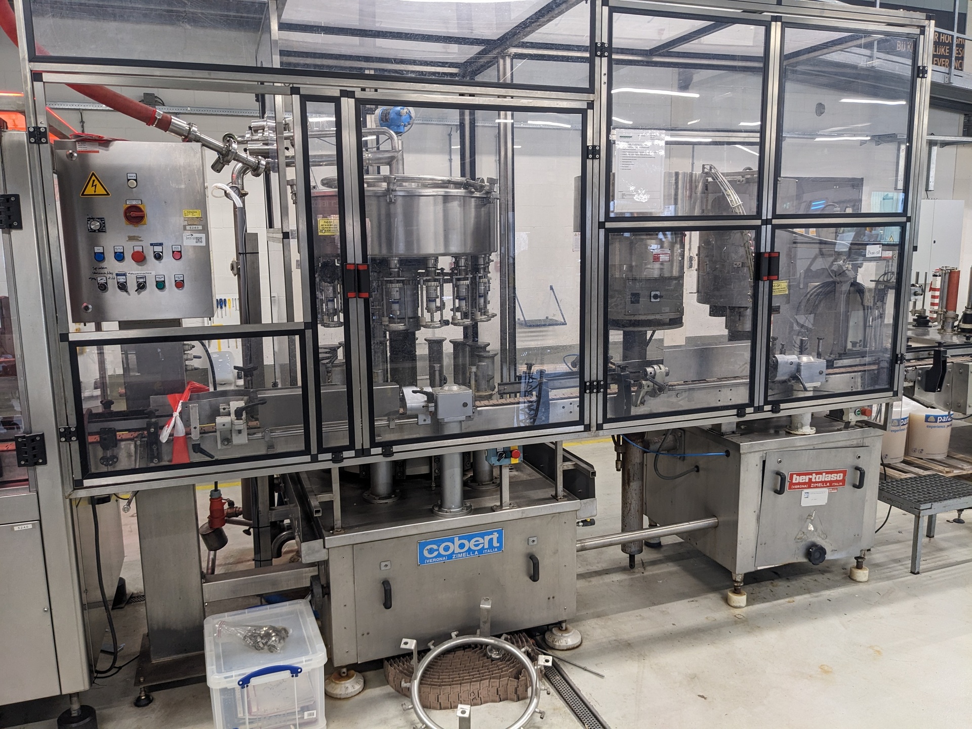 Flessen vul-en sluit machine, Cobert / Bertolaso, Olympia 16 / Sigma 1