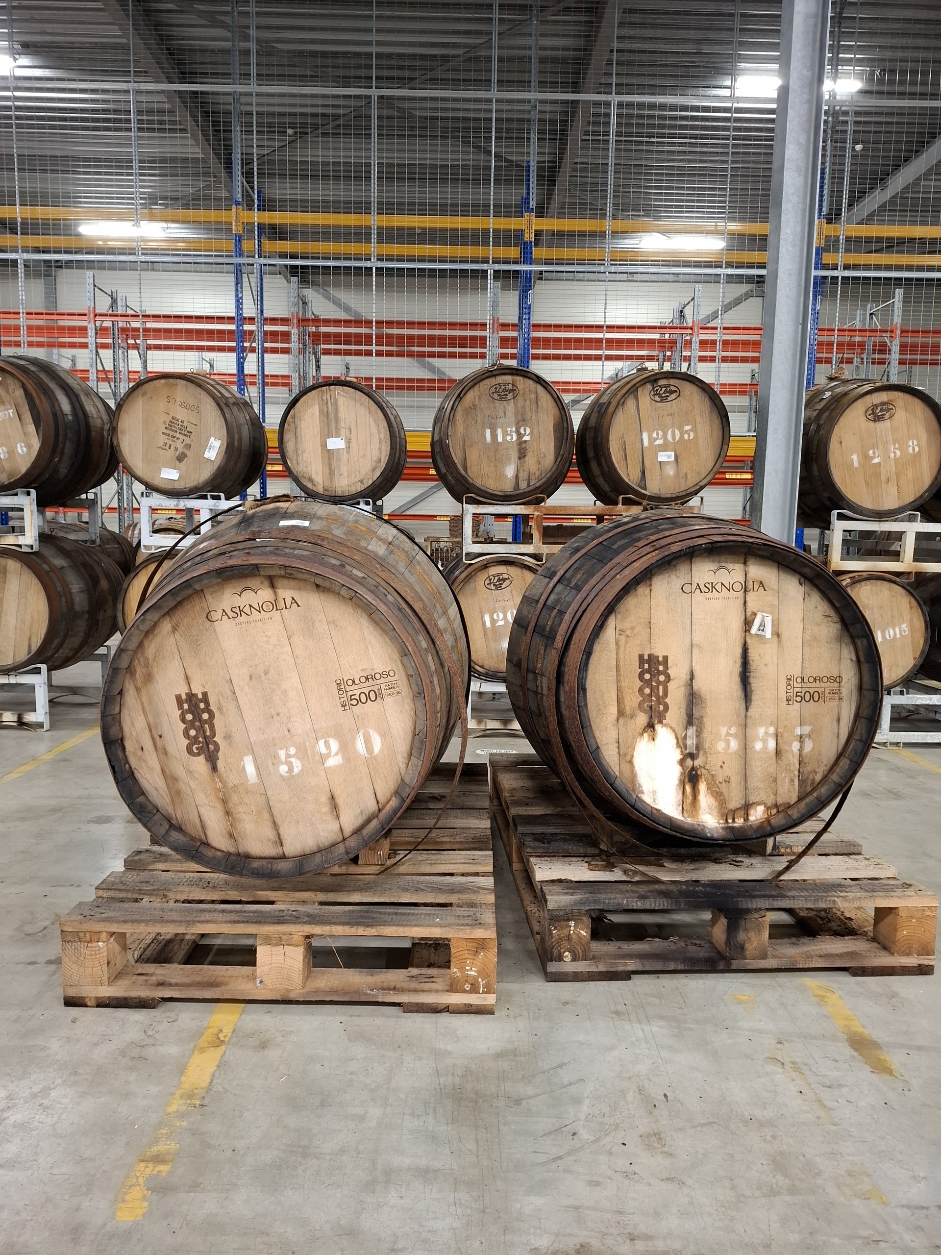 2x Grote houten opslag- en rijpingsvat “Hooghoudt”