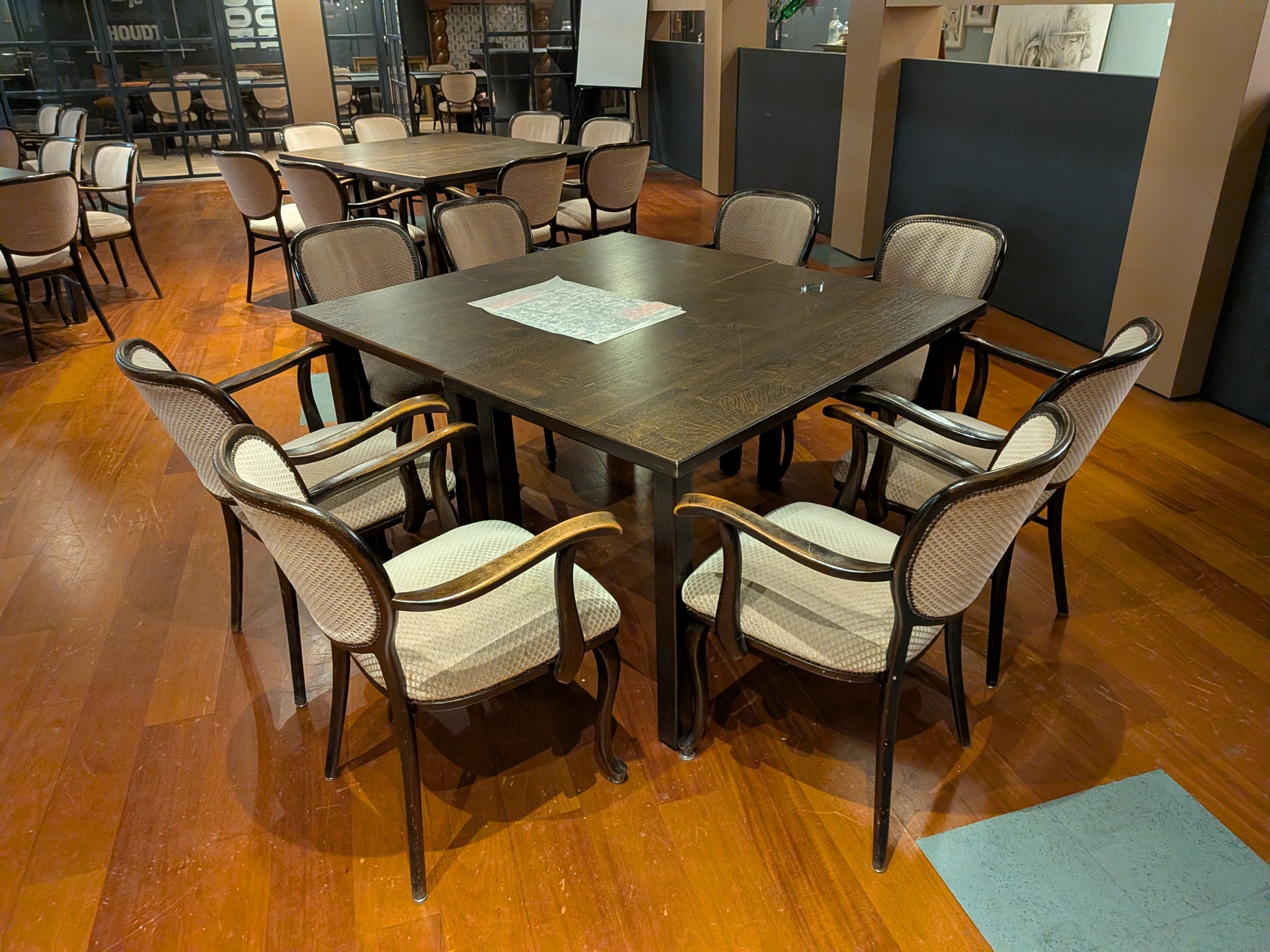 2x Kroegtafel met 8x stoel