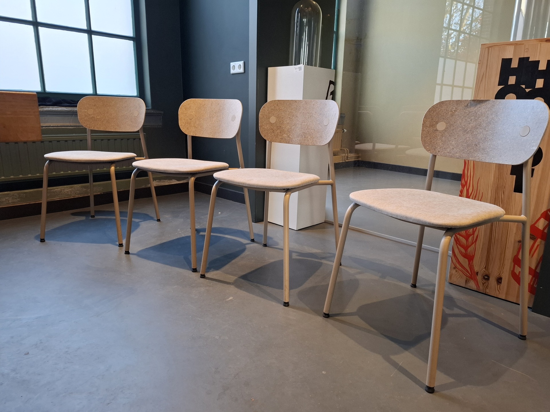 8x Design kantine stoel Planq, Rebel chair ZA, grijs, bouwjaar 2023