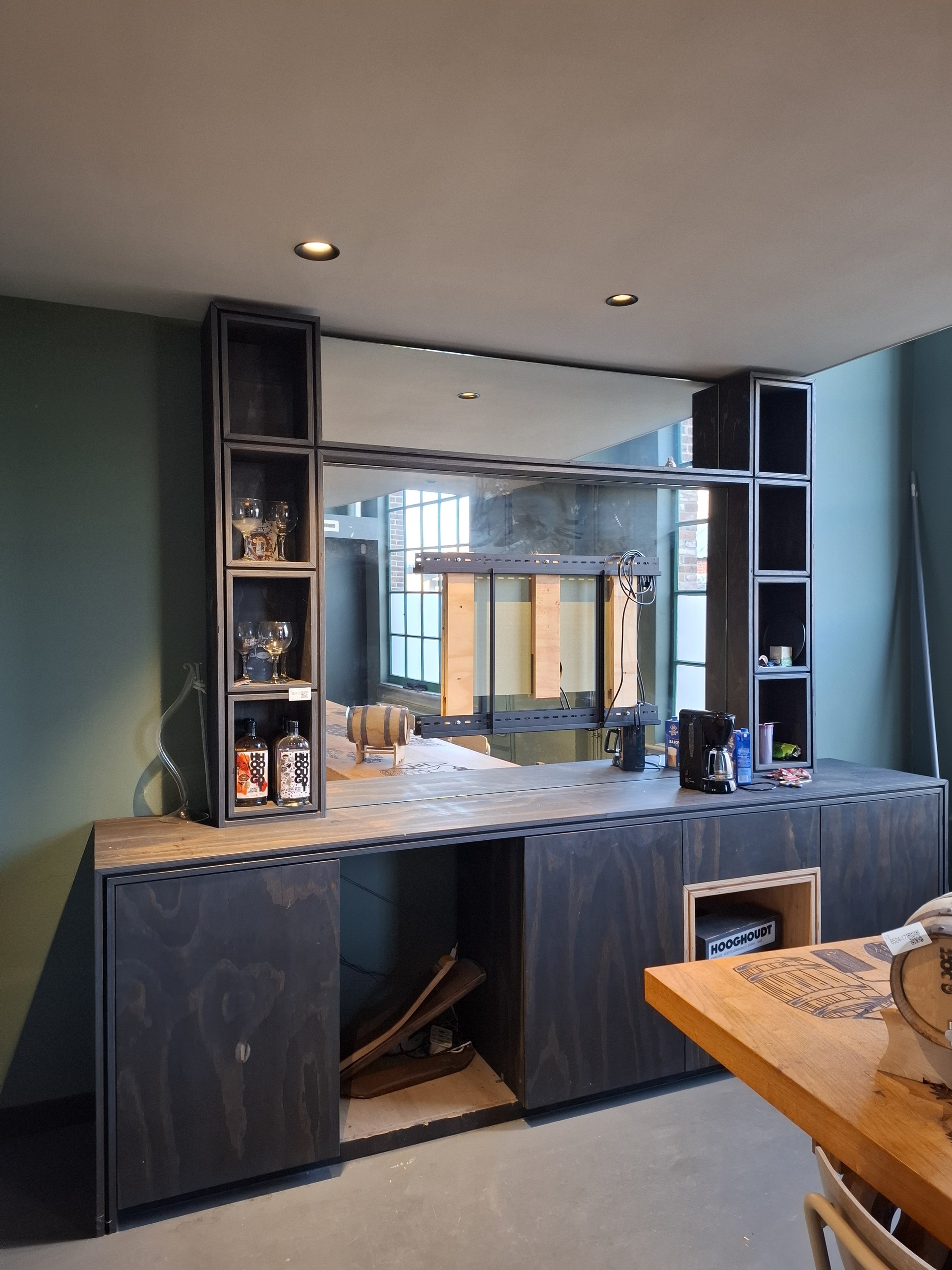 Wandmeubel met spiegel