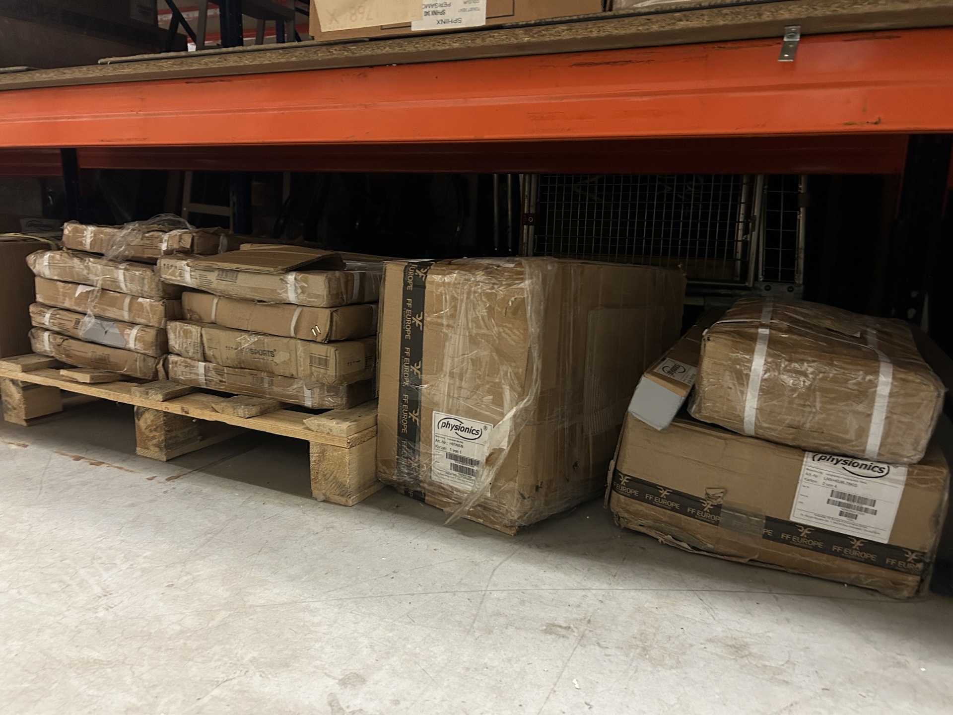 Ca. 16x Fitness apparaten en toebehoren w.o. halterschijven