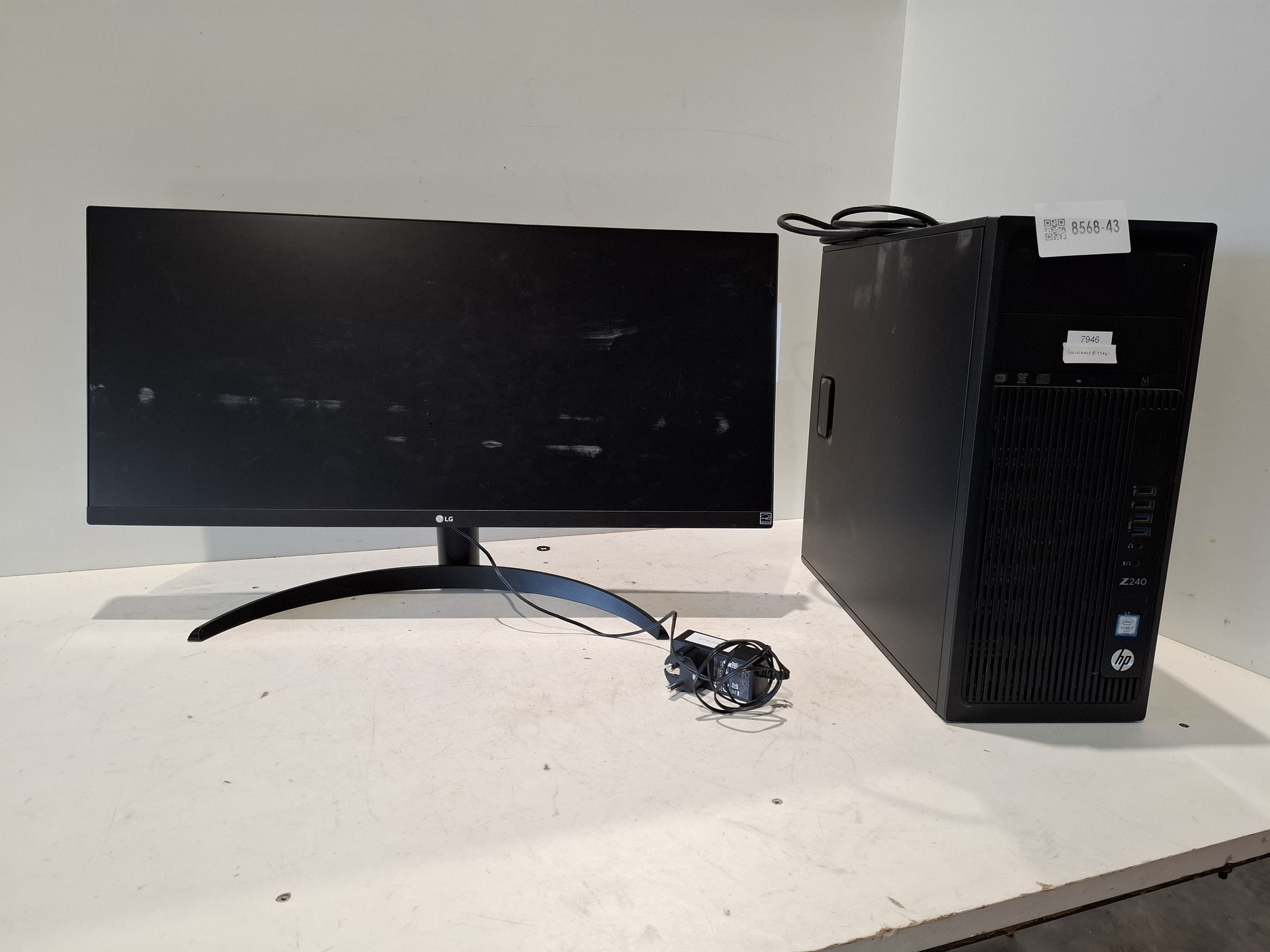 Computer met ultrawide monitor HP, LG, Z240, core i7