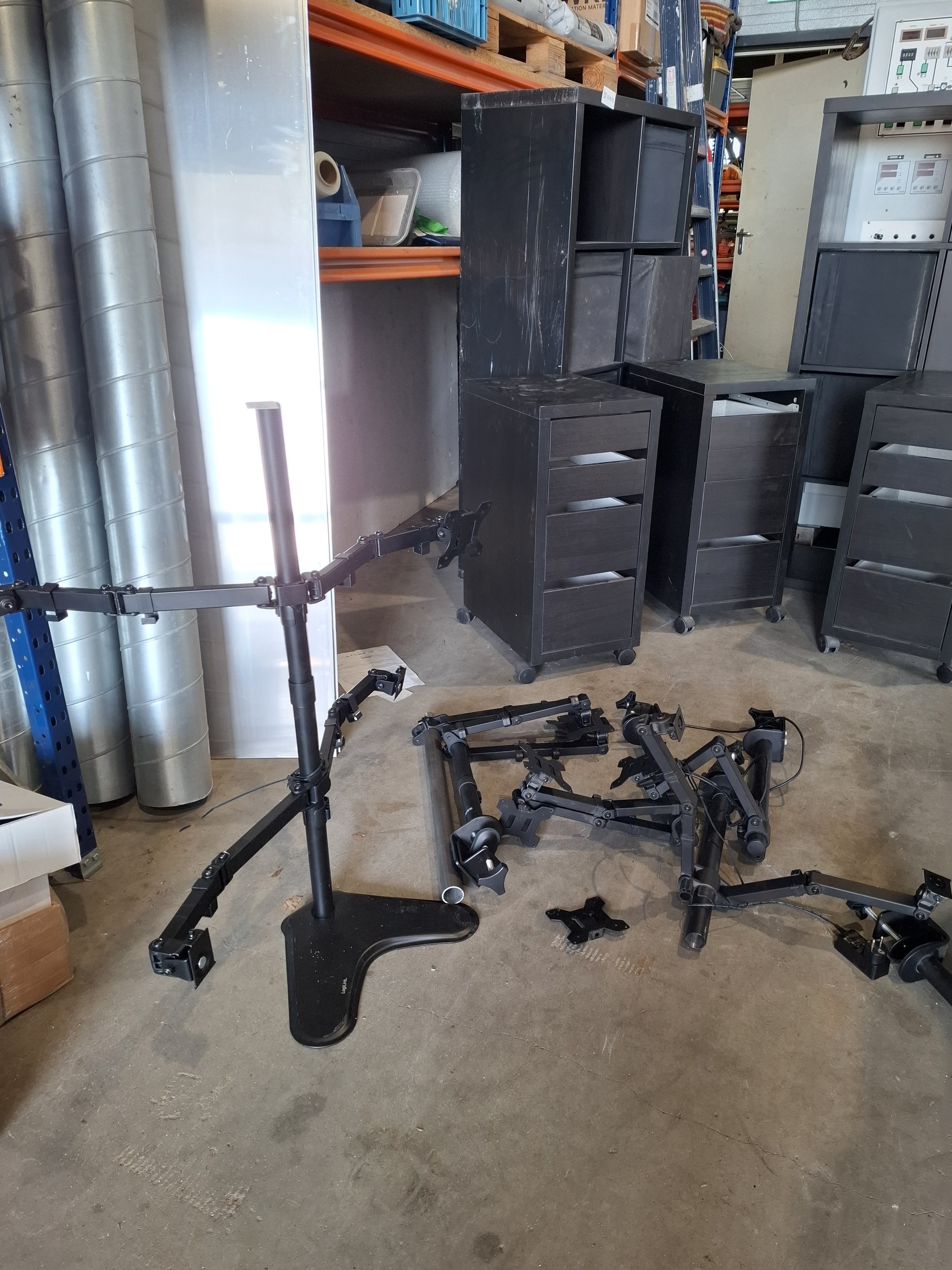 Diverse monitorsteunen