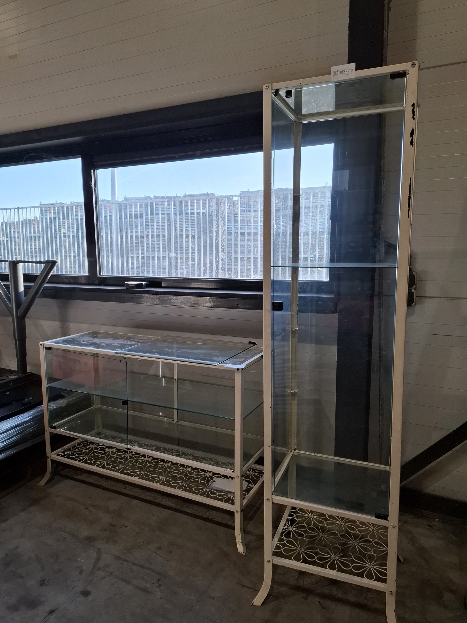 2x Vintage vitrine