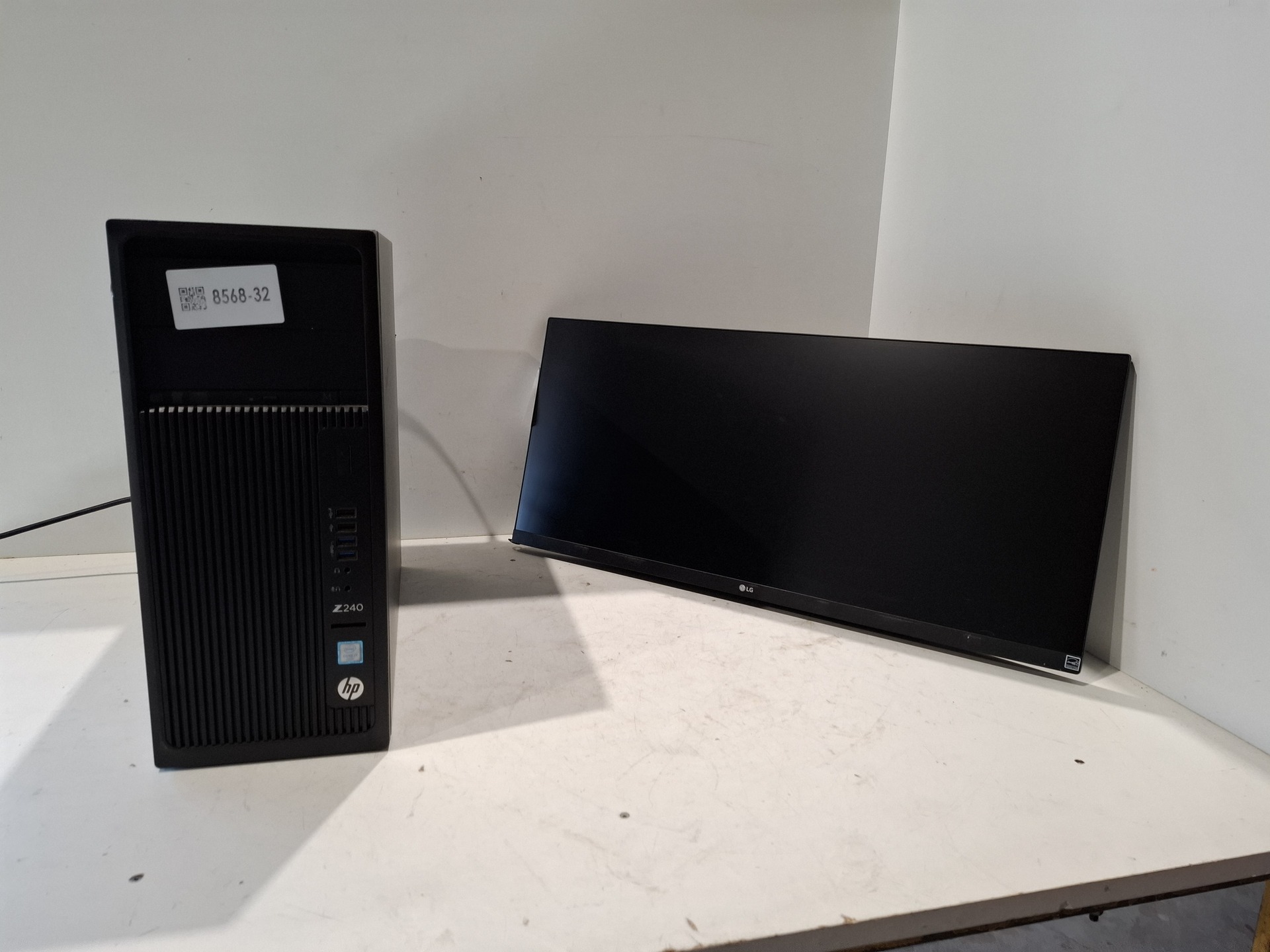 Computer met ultrawide monitor HP, LG, Z240, core i7
