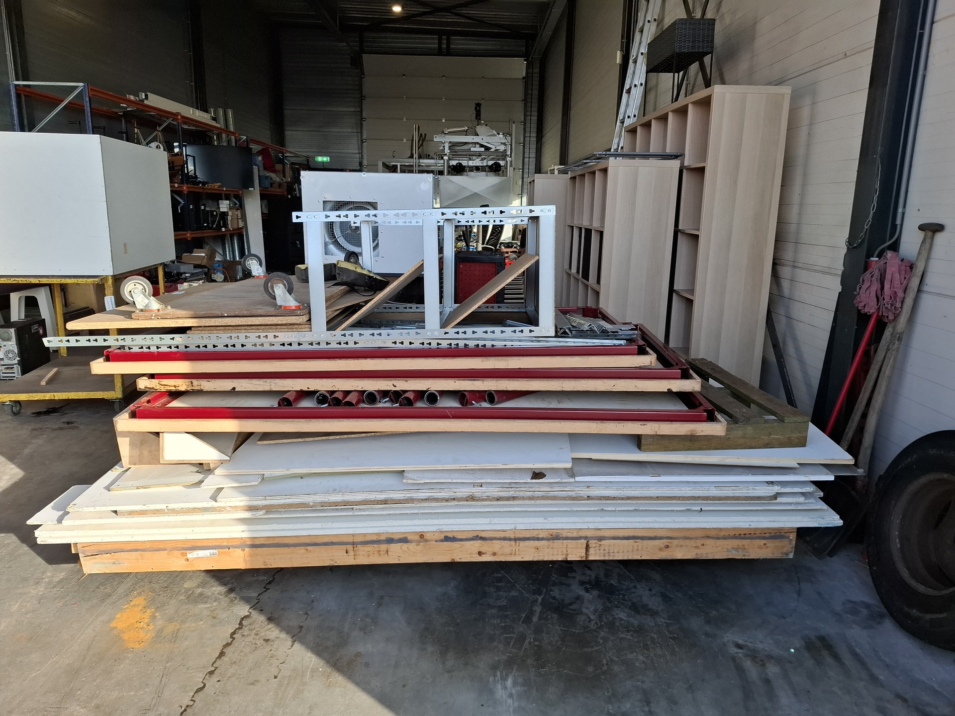 Partij divers hout en plaatwerk